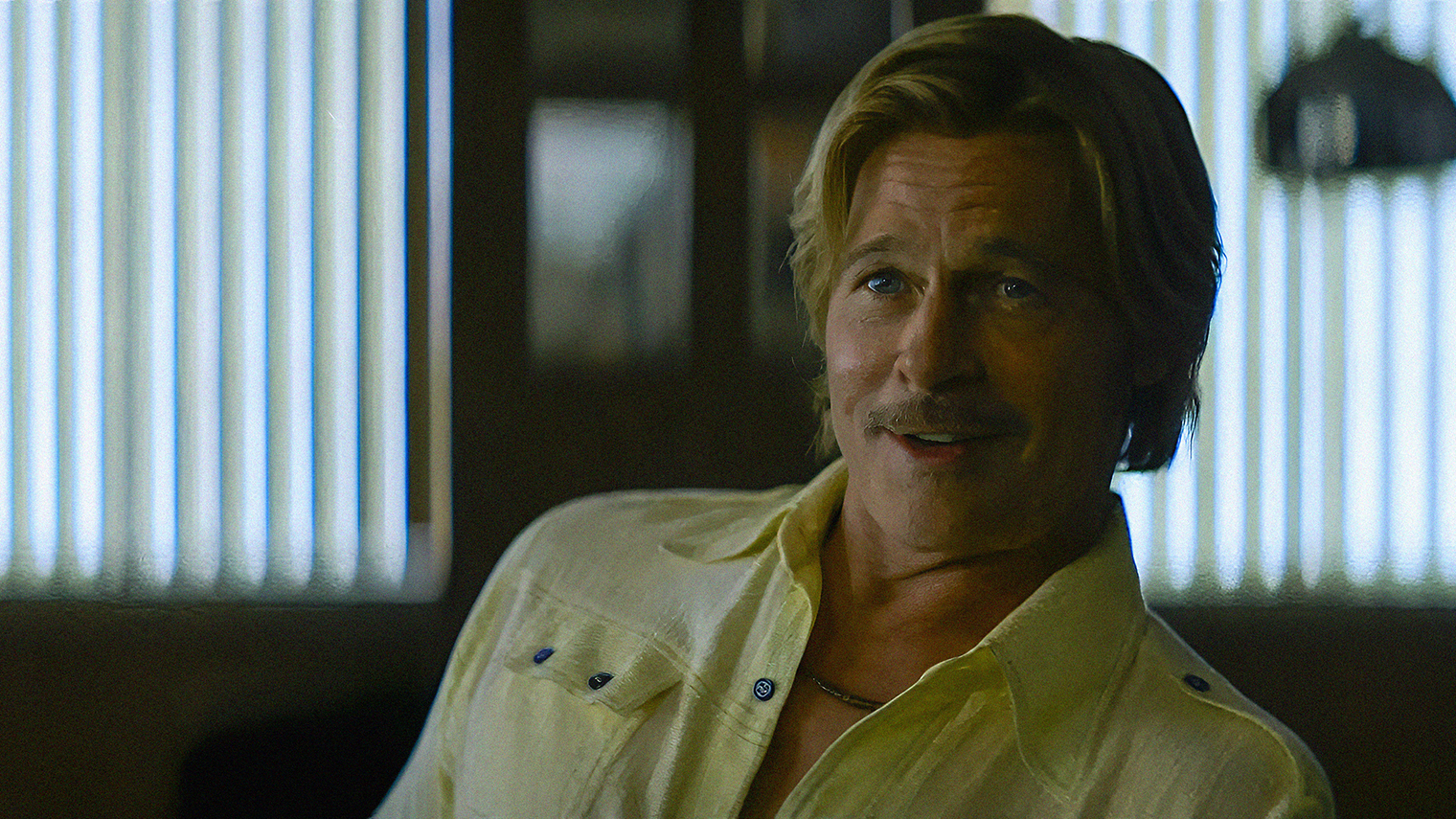 В официальной новеллизации «Однажды… в Голливуде» Квентин Тарантино углубился в прошлое Клиффа Бута. Каскадер служил в армии во время Второй мировой войны, а также обожает зарубежное кино вроде фильмов Акиры Куросавы