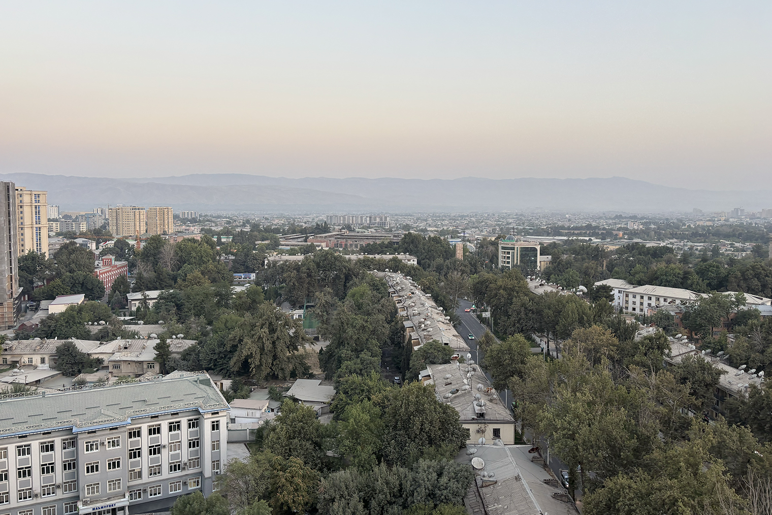 Вид на улицу Шевченко из окна нашего отеля