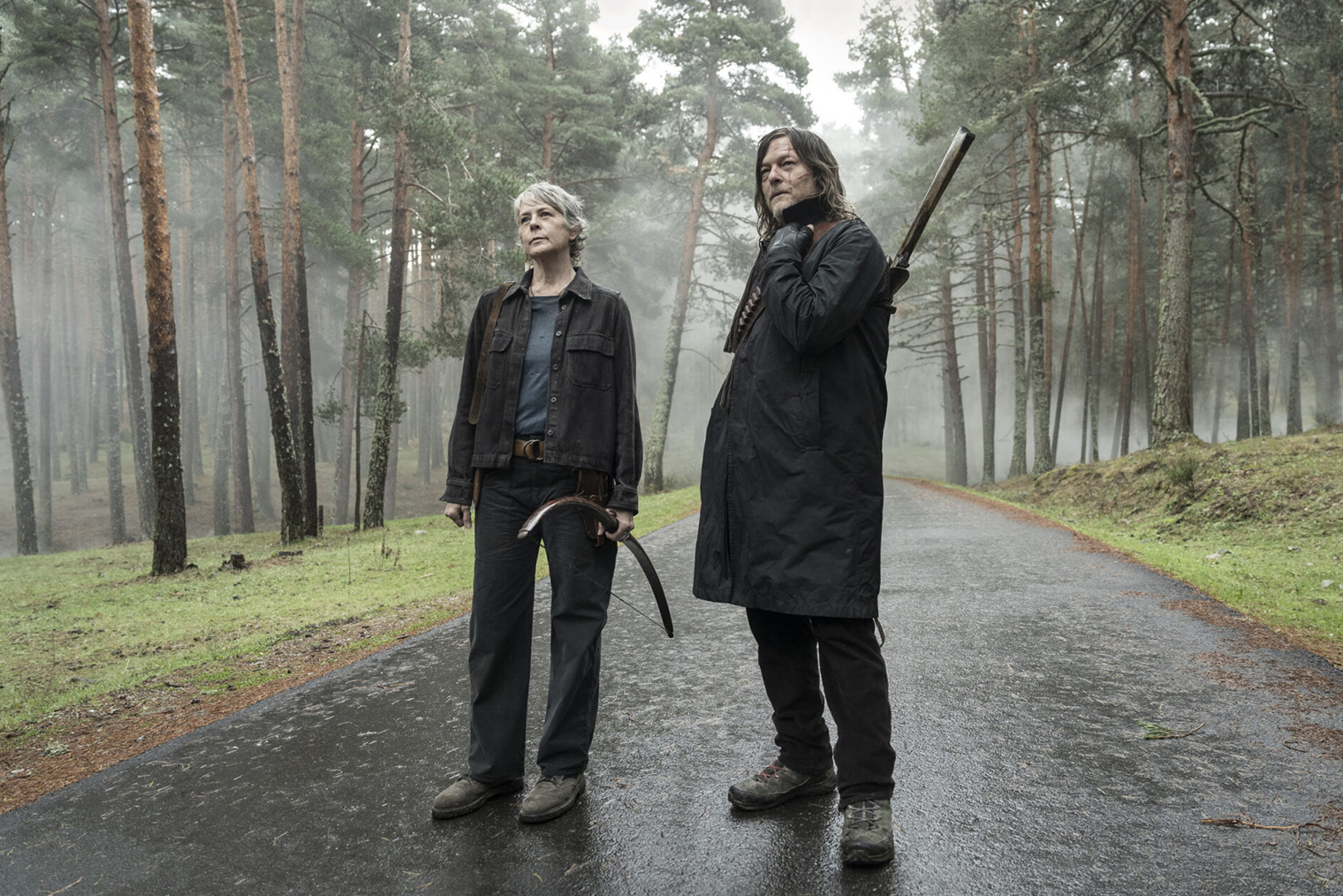 Дэрил и Кэрол так хорошо знают друг друга, что часто понимают без слов — особенно во время перестрелок и сражений с зомби. Любимых героев невероятно приятно видеть снова вместе