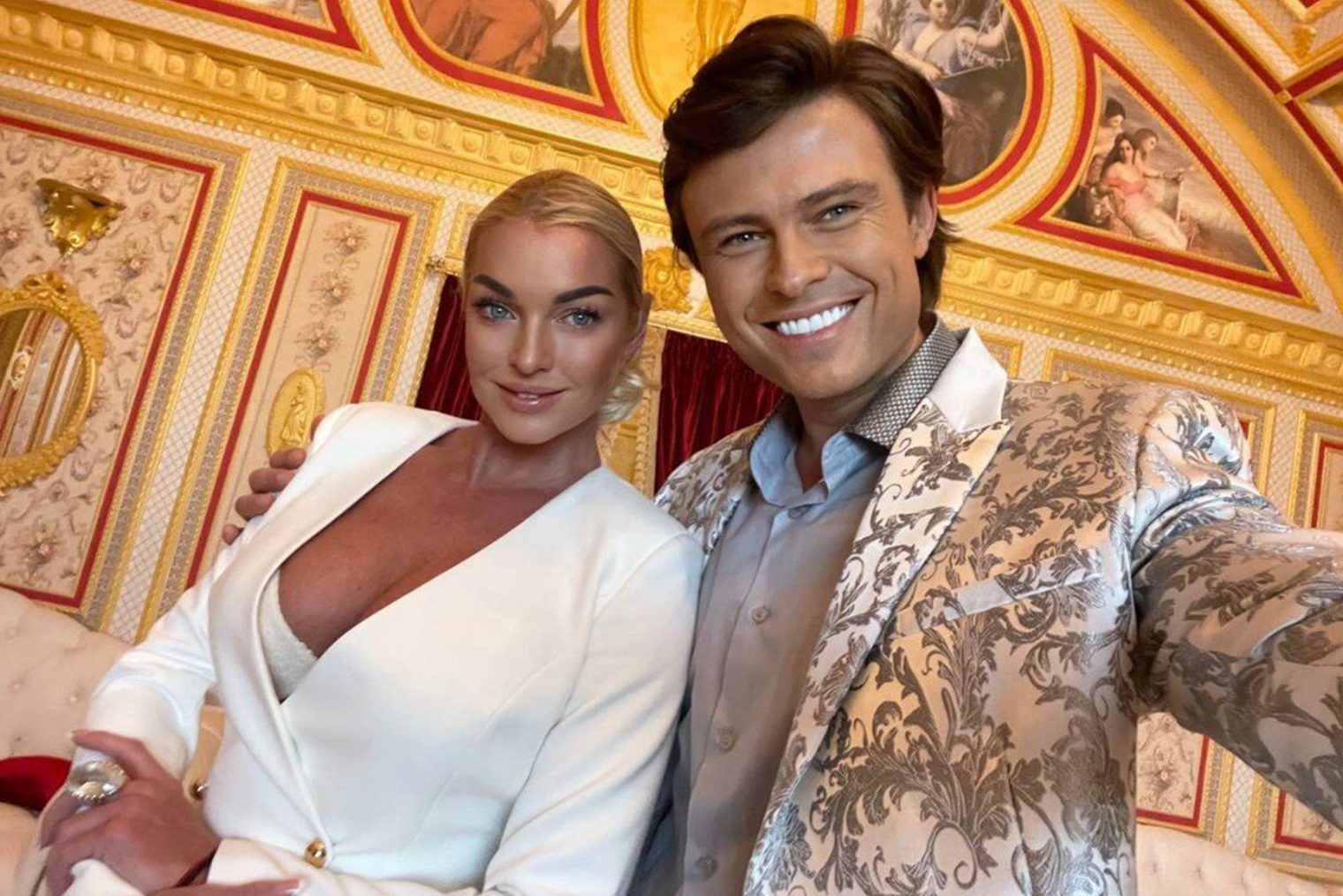 Прохор Шаляпин дружит с Анастасией Волочковой. Их дуэт стал мемным — особенно из-за их любви к ретуши фотографий. Источник: соцсети Прохора Шаляпина