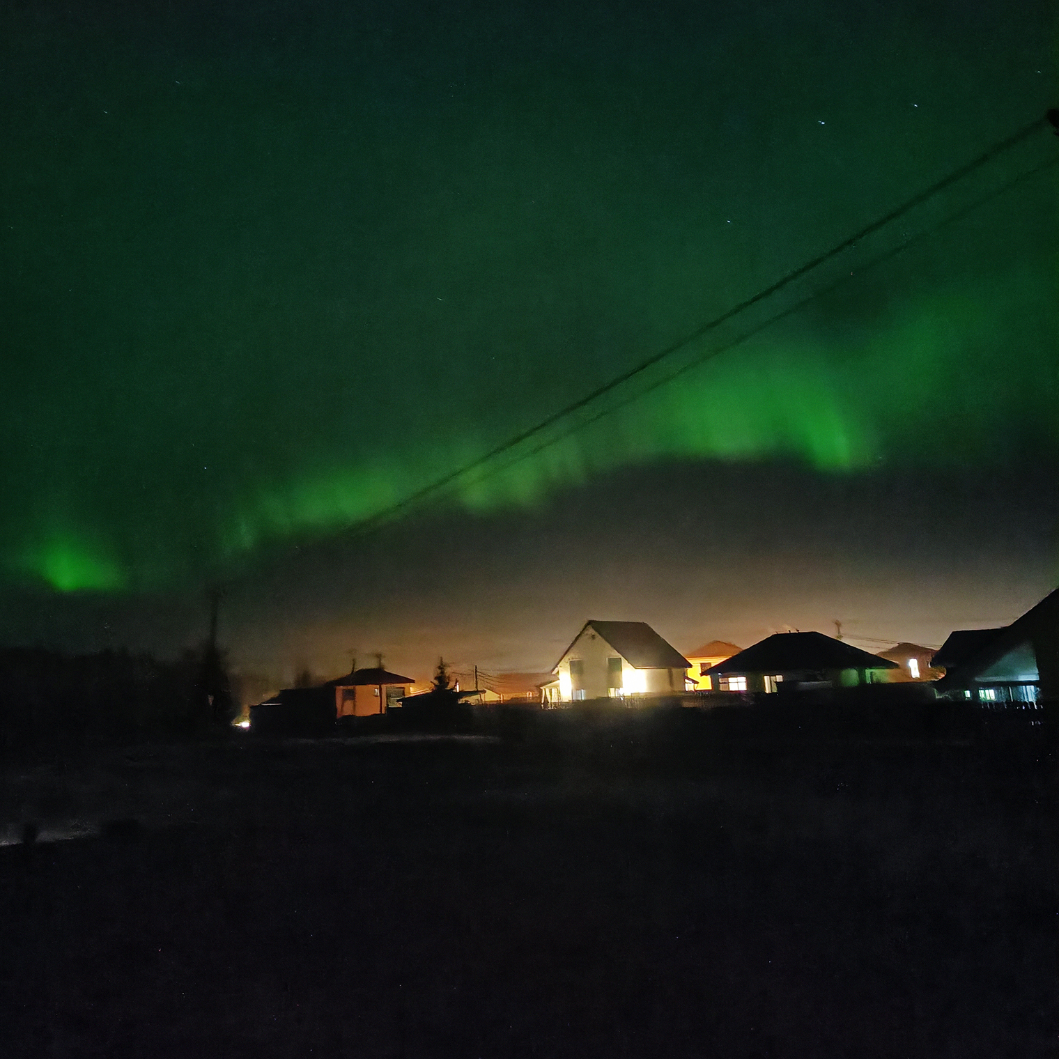 Осенью переехали в свой дом за городом. Здесь даже можно наблюдать северное сияние