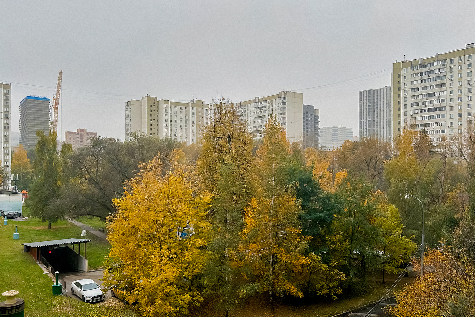 За окном серость