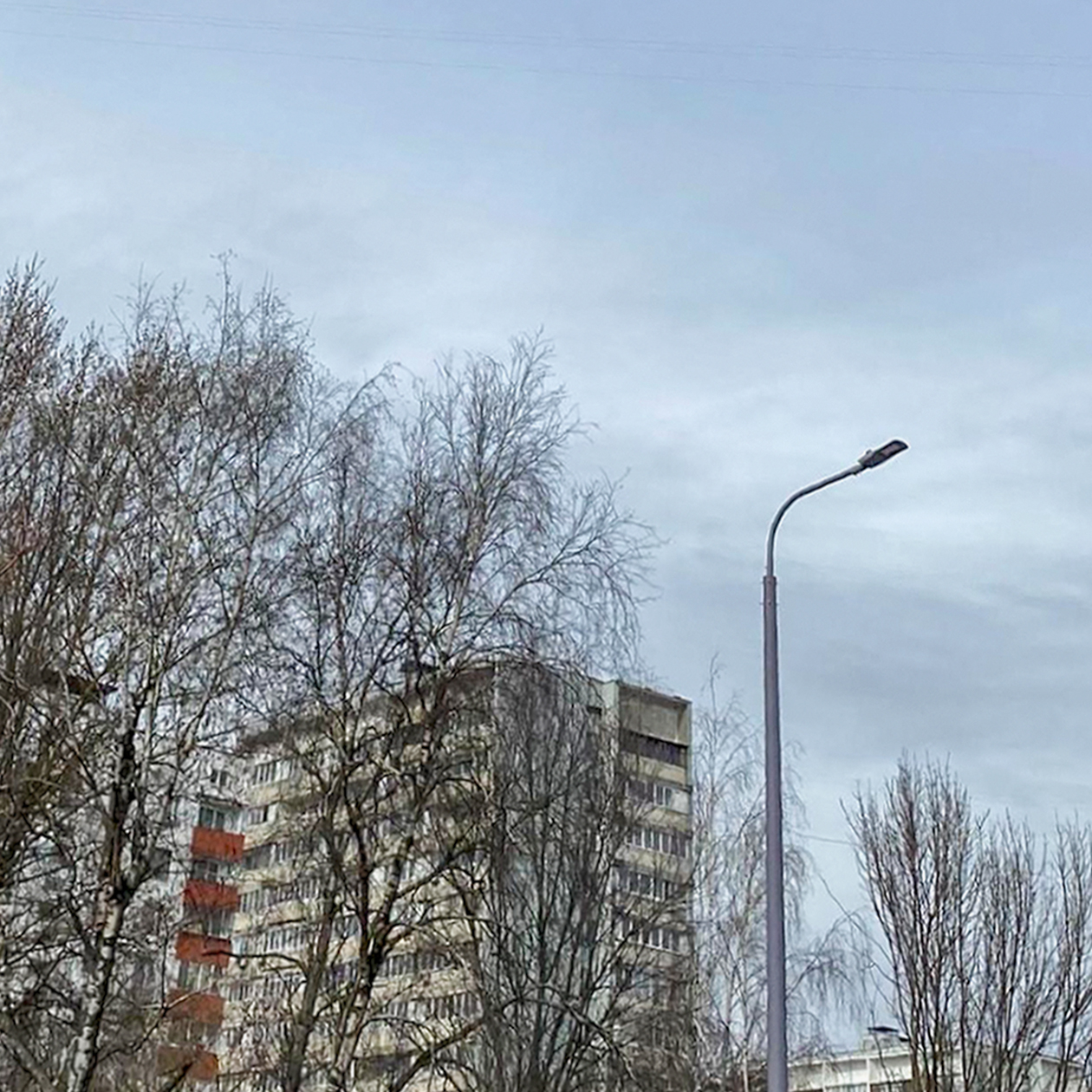 По пути успела сделать фото апрельского неба