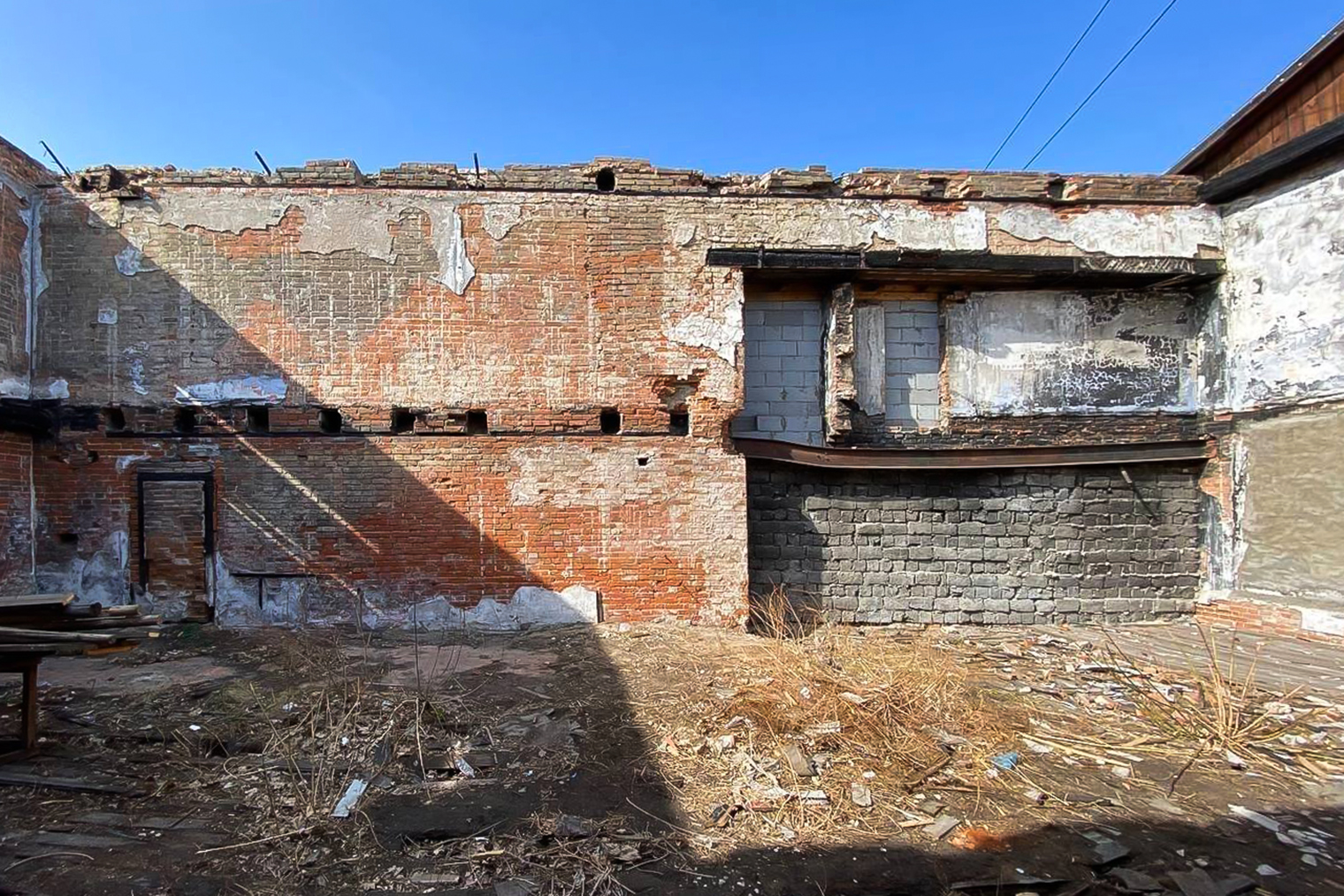 Фото до: разрушенное здание библиотеки. Источник: соцсети «Проект "Старый город" Улан⁠-⁠Удэ»