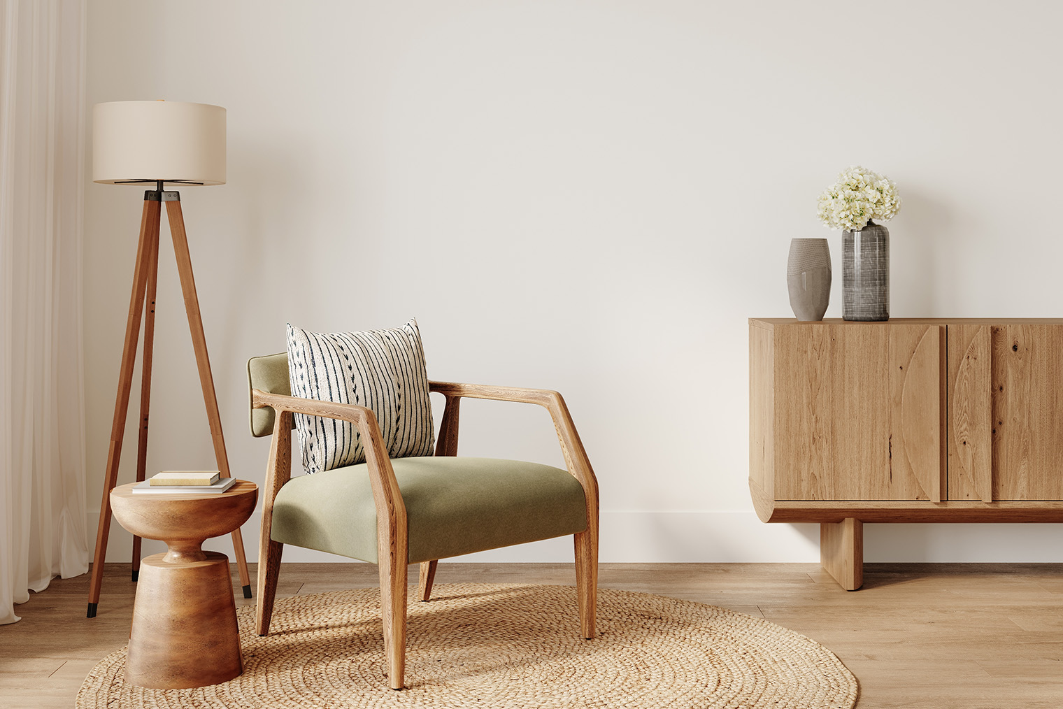 Однотонные флизелиновые обои светлого оттенка универсальны, сочетаются с разной обстановкой и не требуют подгонки рисунка. Это упрощает поклейку и практически исключает отход полотна. Фотография: Visio3Design / Shutterstock / FOTODOM