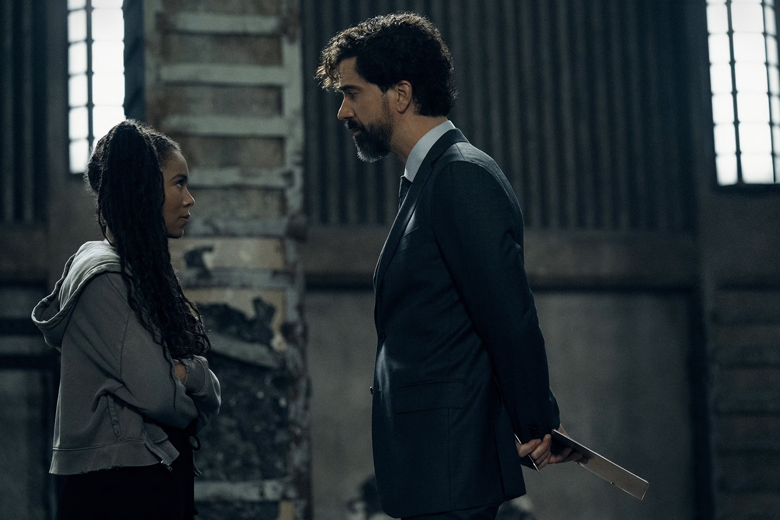 Сайфер и правда получился пугающим. Актер Хэмиш Линклейтер известен по «Полуночной мессе» Майка Флэнагана, выходившей на Netflix