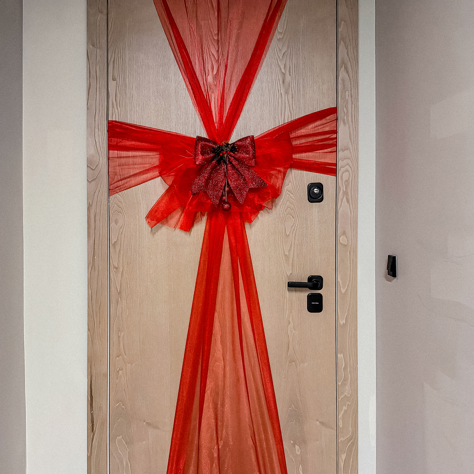 Я оформила свою дверь, и теперь ее фотографируют даже курьеры