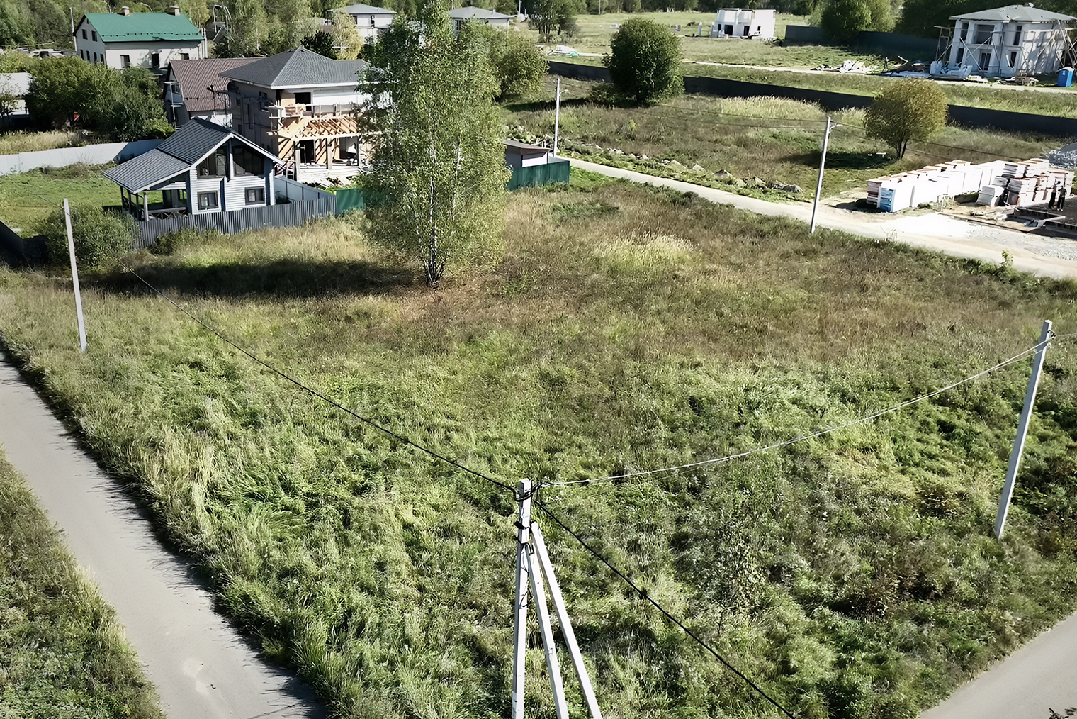 Рекомендую уделить особое внимание проверке, не задевает ли какая-нибудь охранная зона ваш участок