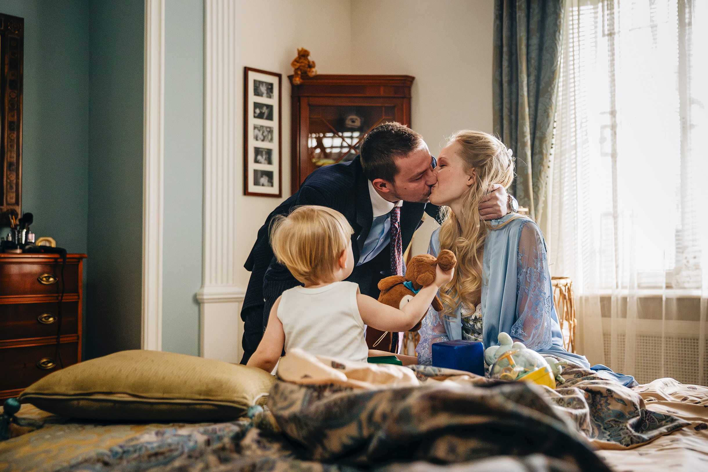 Вот это настоящий мужчина, а вы, девочки, и дальше любите своих эмобоев