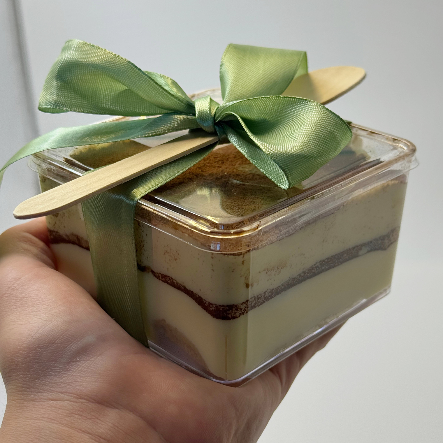 Мама обычно помогает красиво упаковать заказы