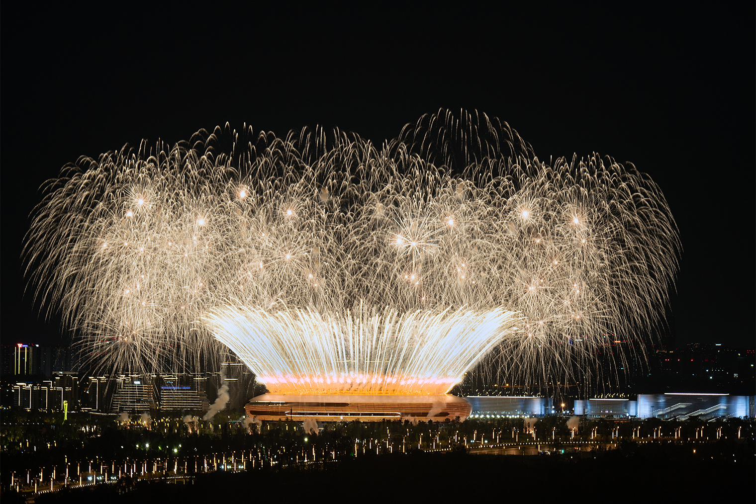 В 2023 году на стадионе в Чэнду проходила Универсиада. Фотография: Zhu Jianguo / VCG / Getty Images