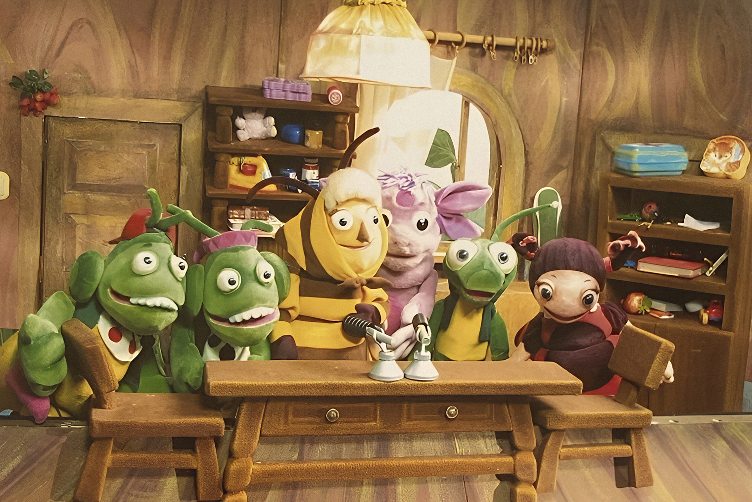 Пчела Баба Капа в «Секретах Лунтика» напоминает свою родственницу из «Деревни дураков». © СТВ