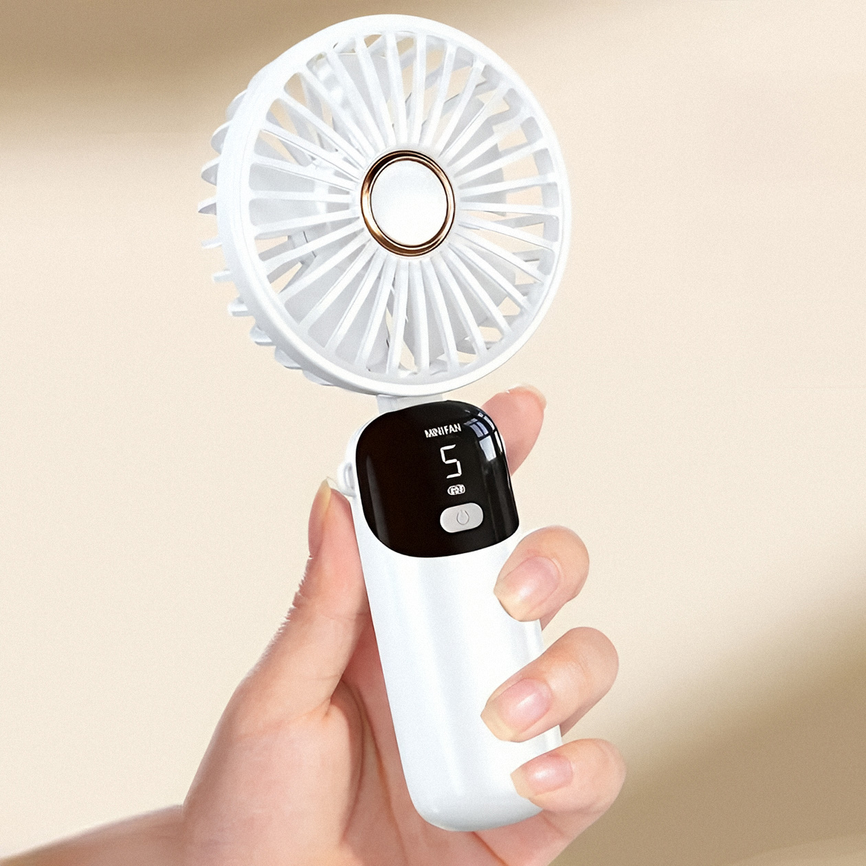 Пример портативного вентилятора. Стоят такие от 300 ₽. Источник: ozon.ru