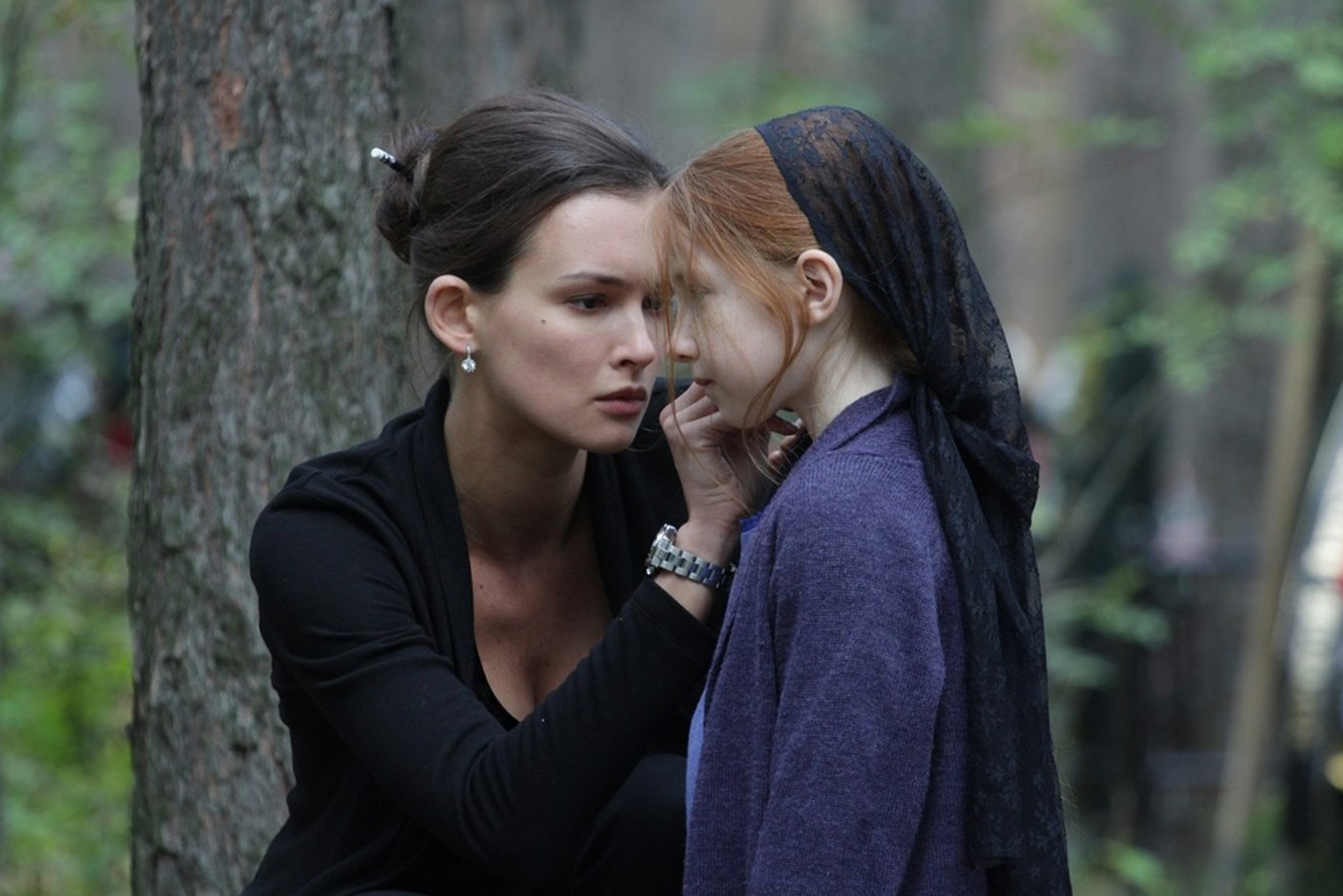 Есеню Стеклову сыграла Паулина Андреева. Кроме актерской карьеры она также работает сценаристкой. Одна из ее больших работ — сериал «Актрисы»