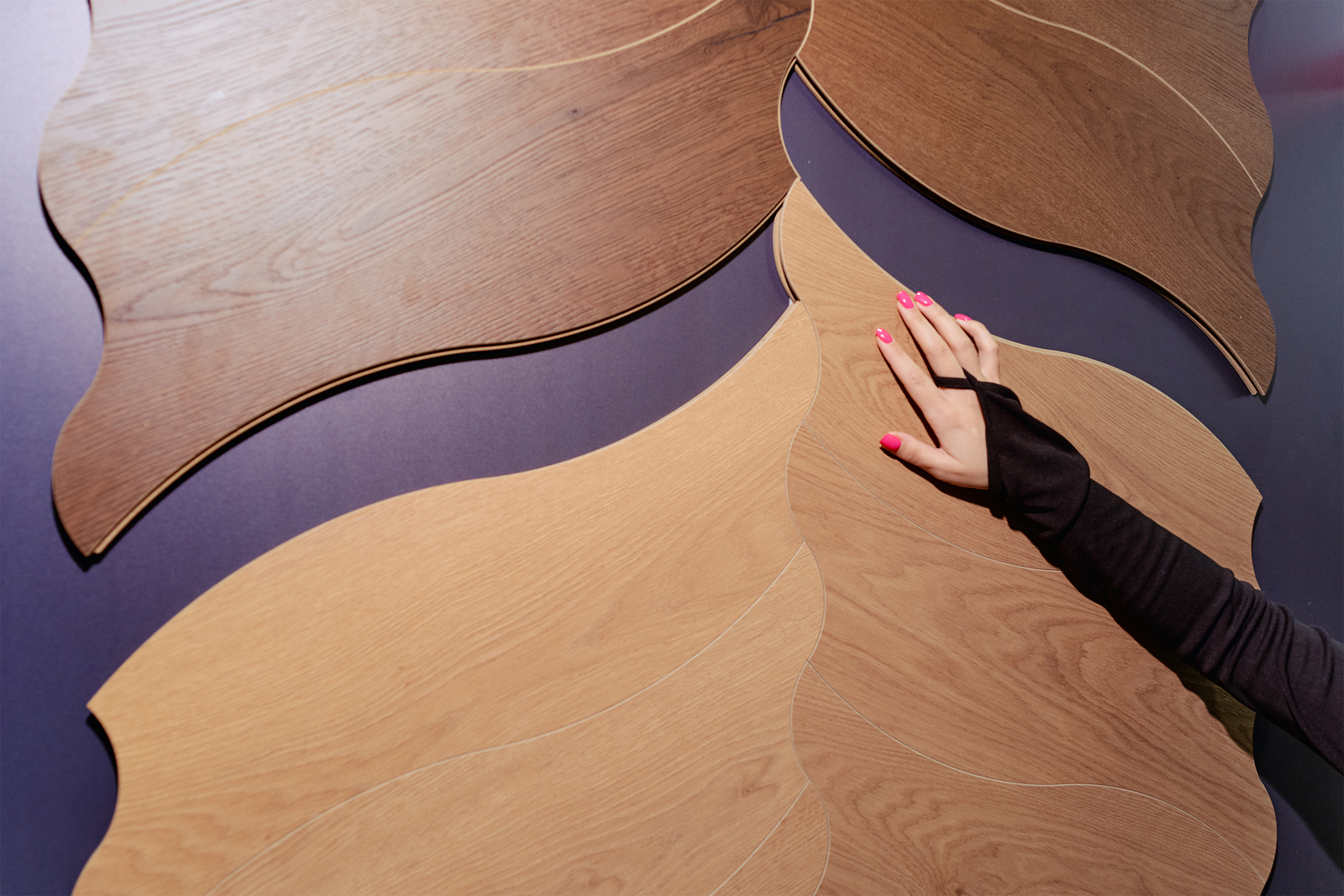 Вариантов плашек много — от волн до извилистых шевронов. У большинства таких решений даже ценника еще нет, настолько это новая идея