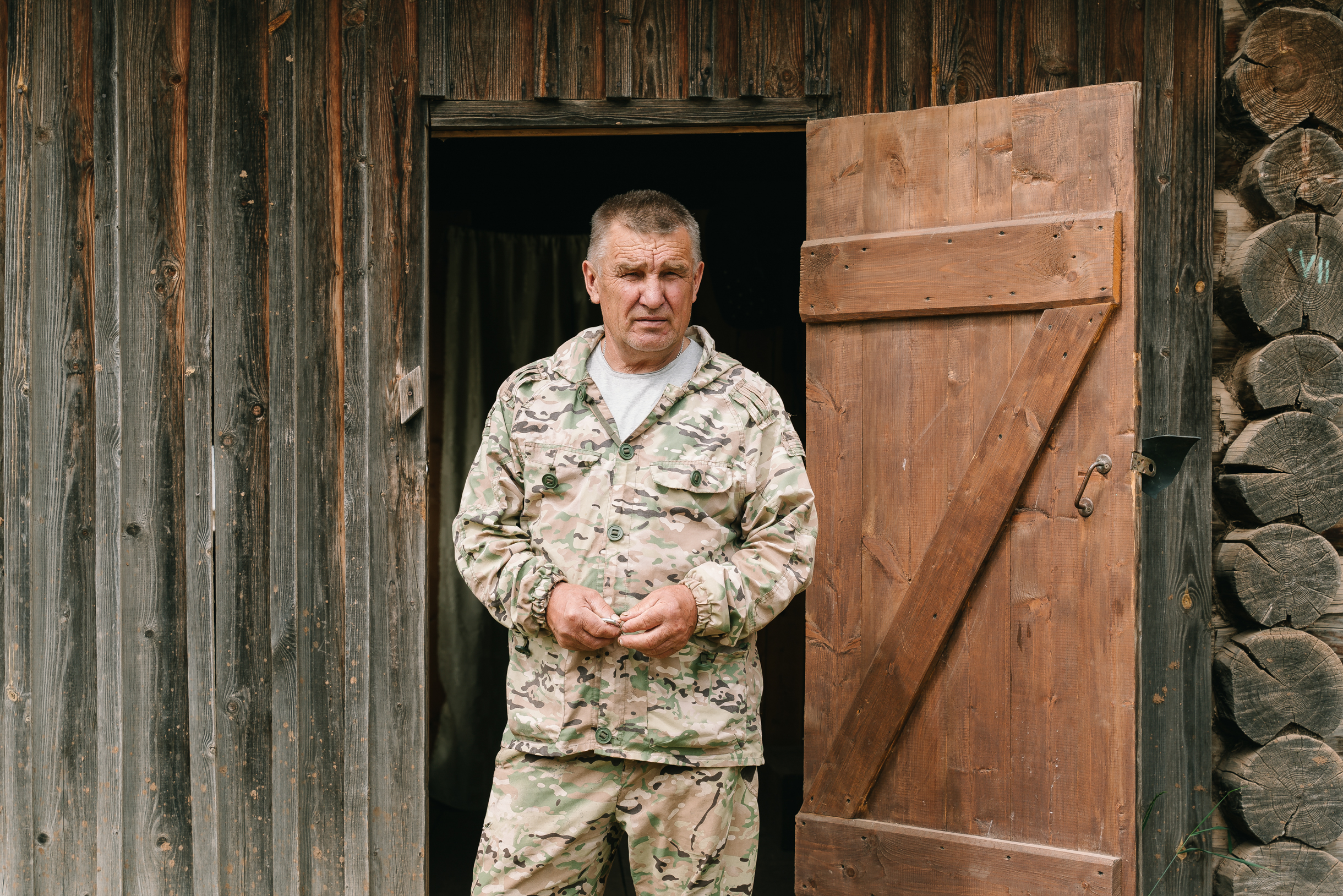 Мысли о Мувыре все равно не покидали меня. Я часто приезжал туда с родными — например, собирать ягоды. Все время говорил отцу, что надо вернуться в деревню