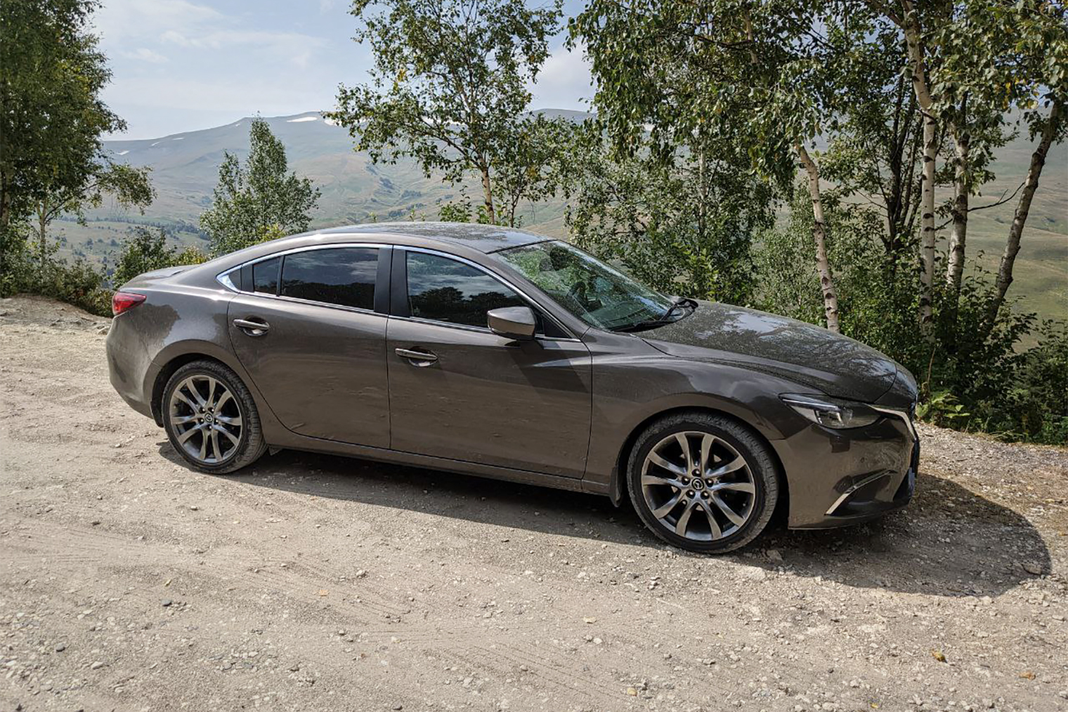 У моего экземпляра почти максимальная комплектация, не хватает только люка на крыше