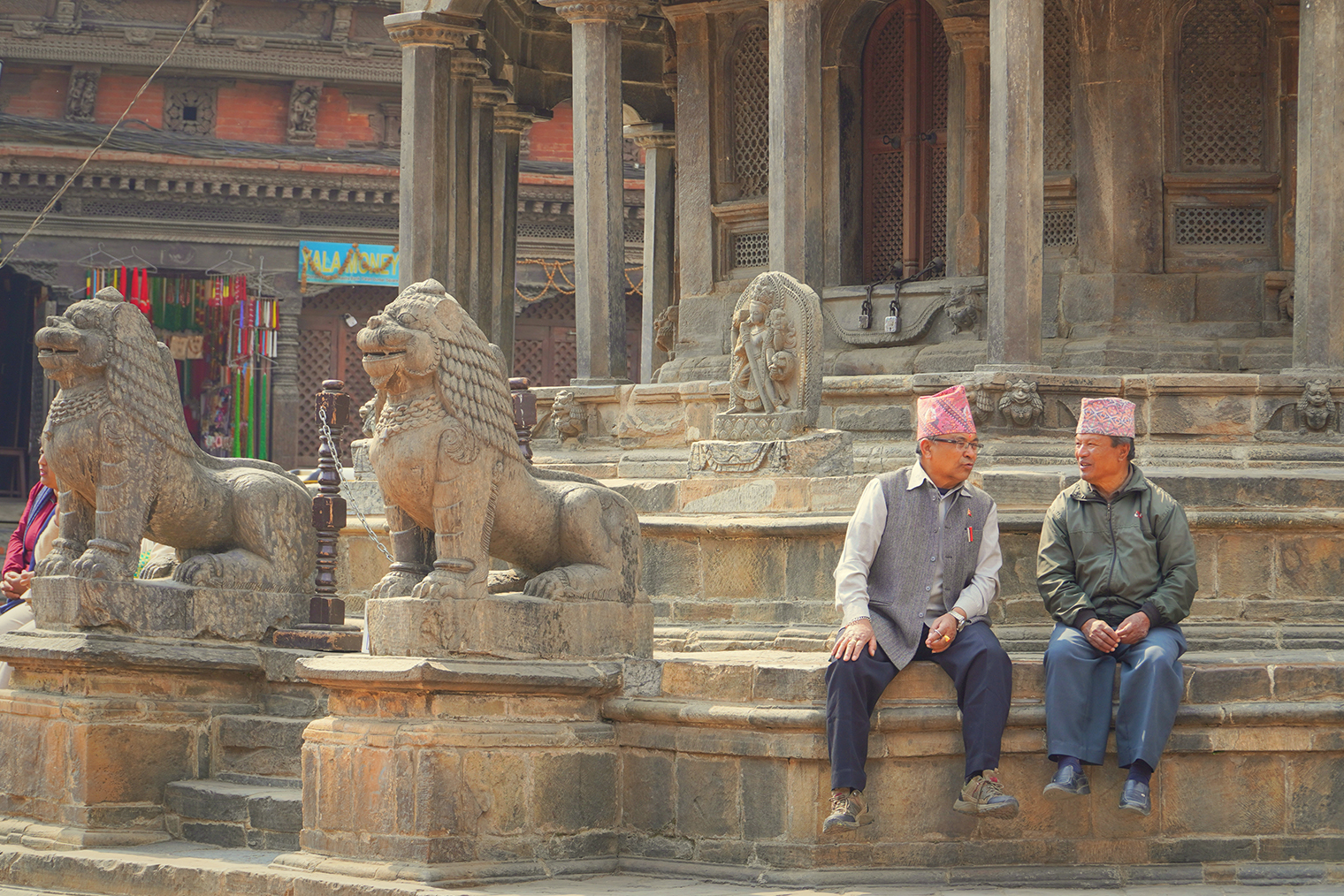 Национальный головной убор Непала — топи — носят многие мужчины
