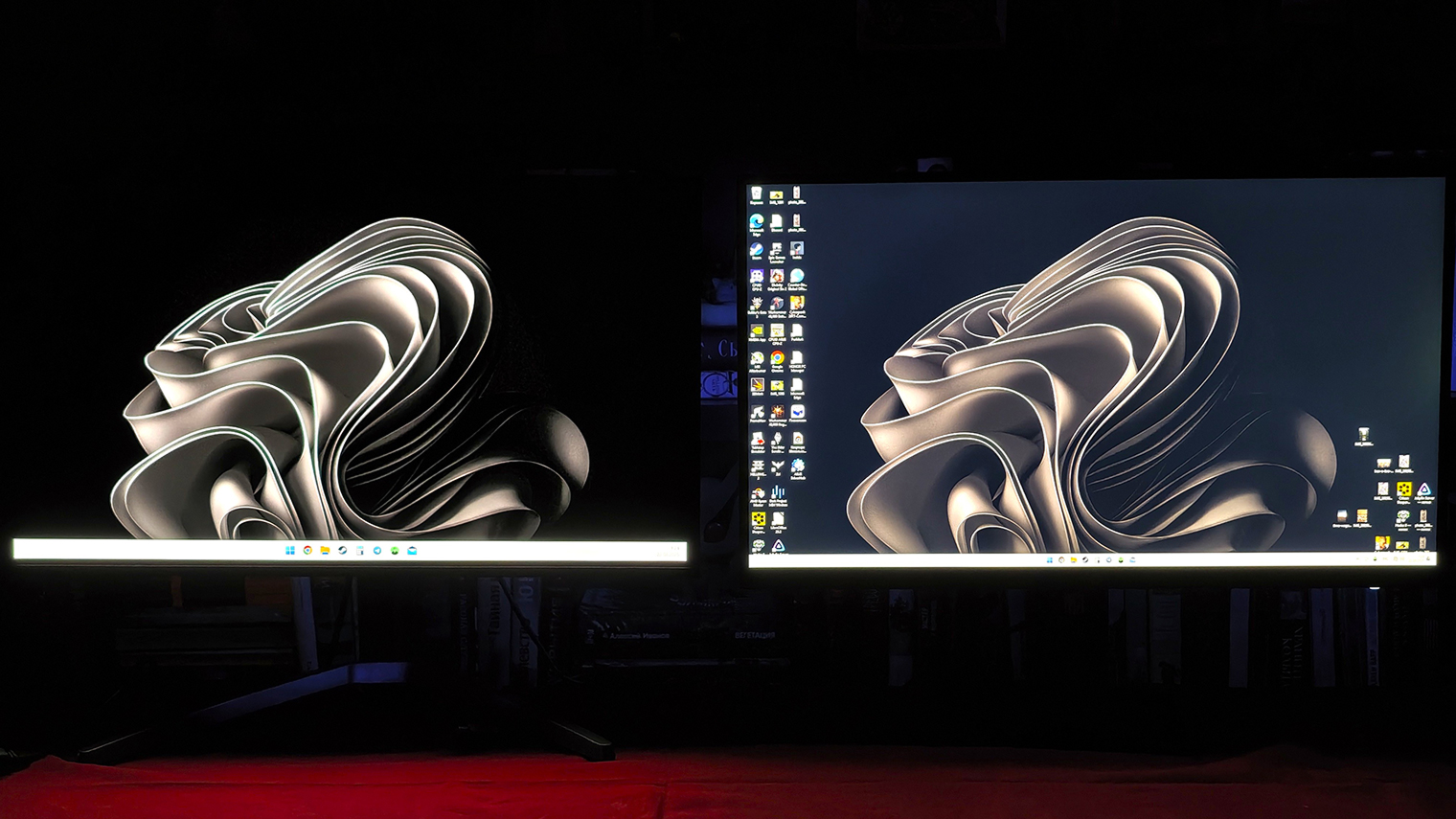 Слева OLED с идеально глубоким черным, а справа — IPS-монитор без зонирования подсветки. Играть и смотреть сериалы с обилием темных сцен в темноте намного приятнее на OLED