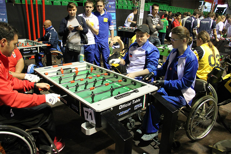 Когда мы готовились к соревнованиям, думали, что очень хорошо играем и все умеем. Это оказалось не так. Еще узнали, что в настольный футбол играют во многих странах как люди с инвалидностью, так и без нее