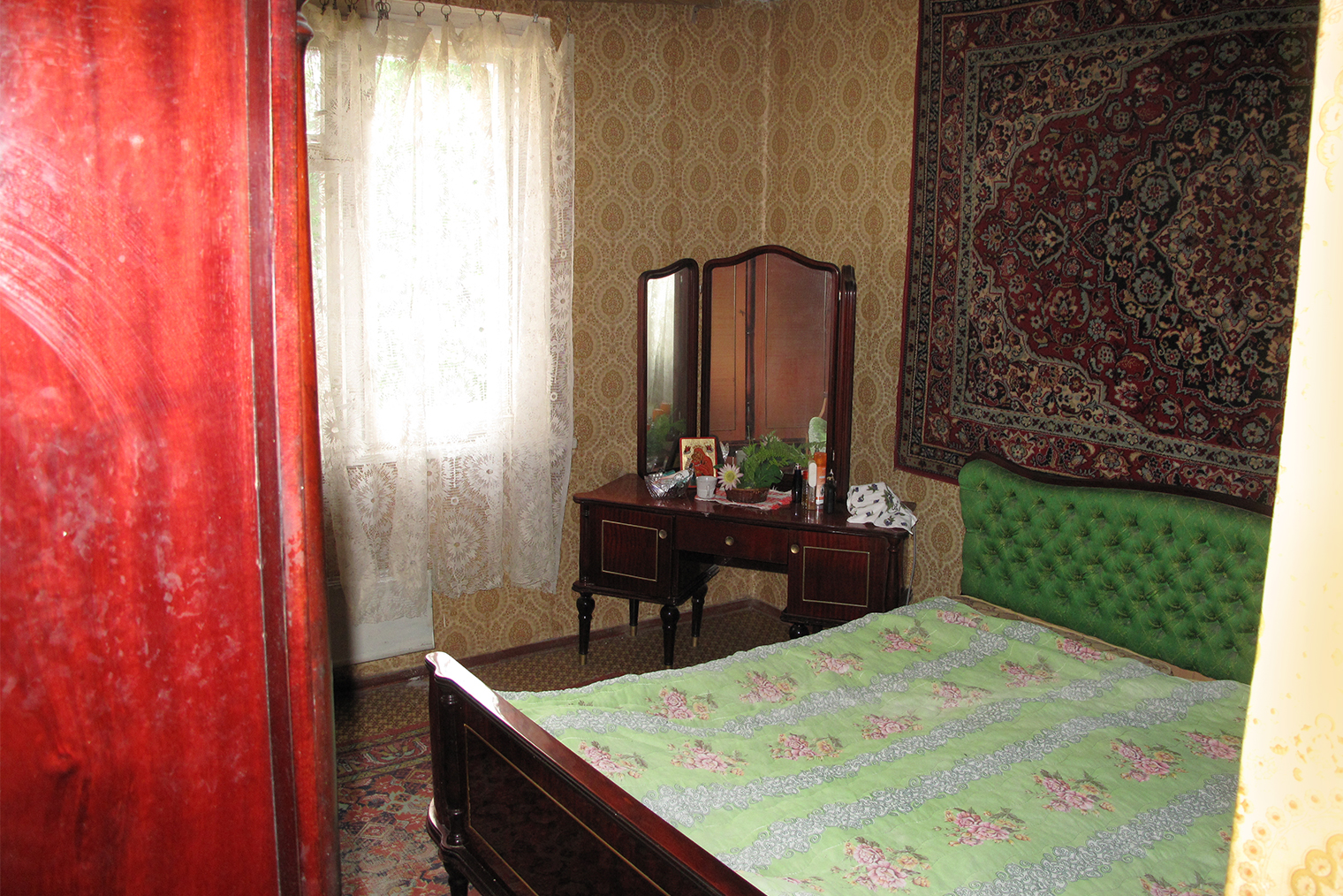 Светлана Васильевна не хочет ничего менять: обстановка осталась от умершего сына. © Личный архив