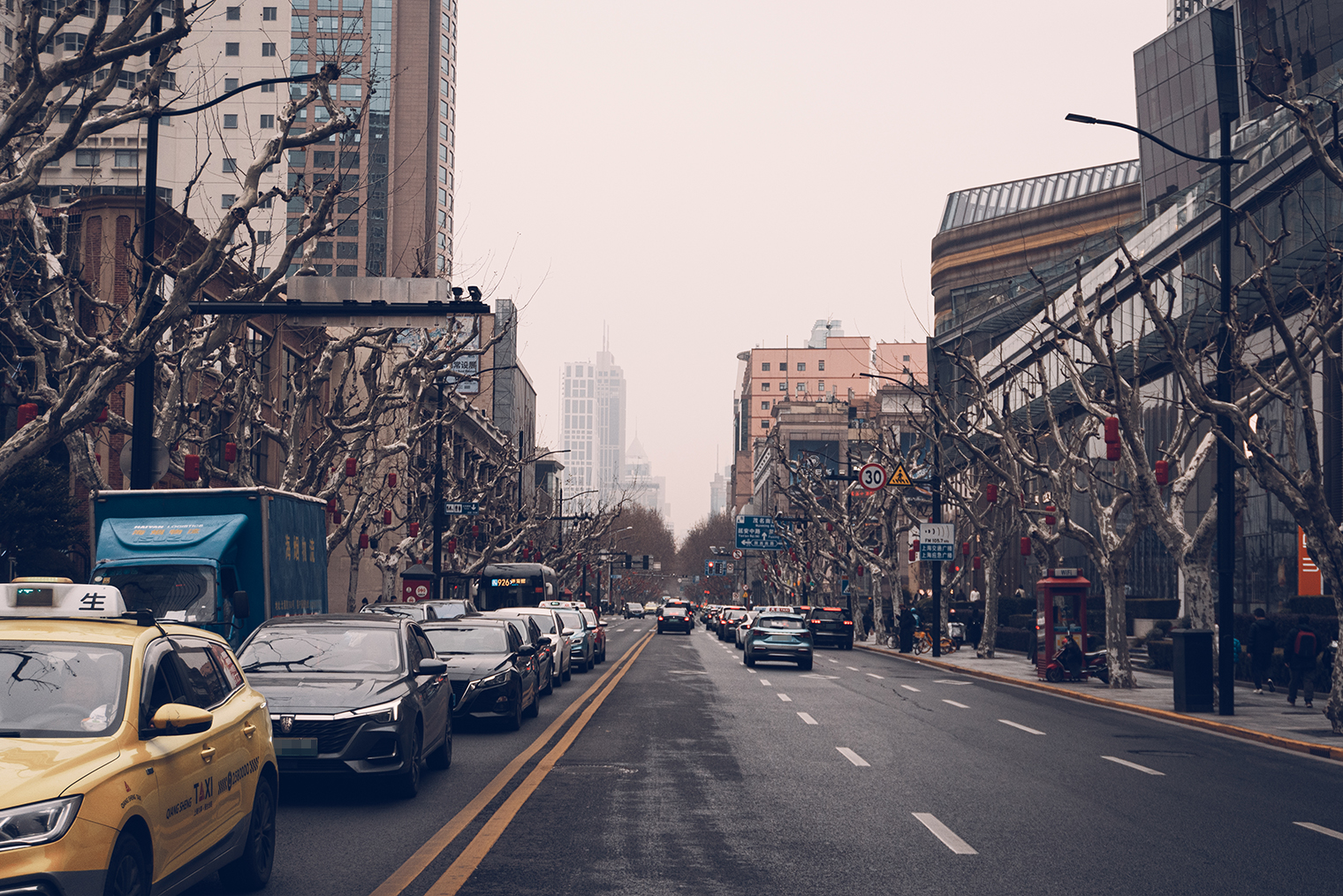 Порой улицы Шанхая напоминали мне Манхэттен