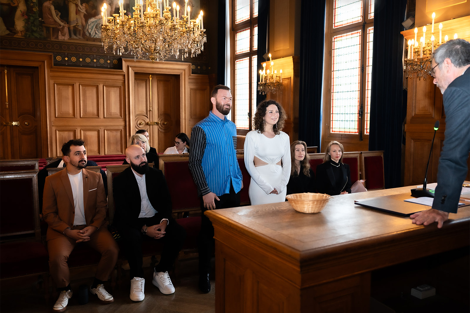 Браки во Франции регистрируются не в загсах, а в мэриях округов. Наша церемония проходила в мэрии 13-го округа Парижа, ее вел мэр округа