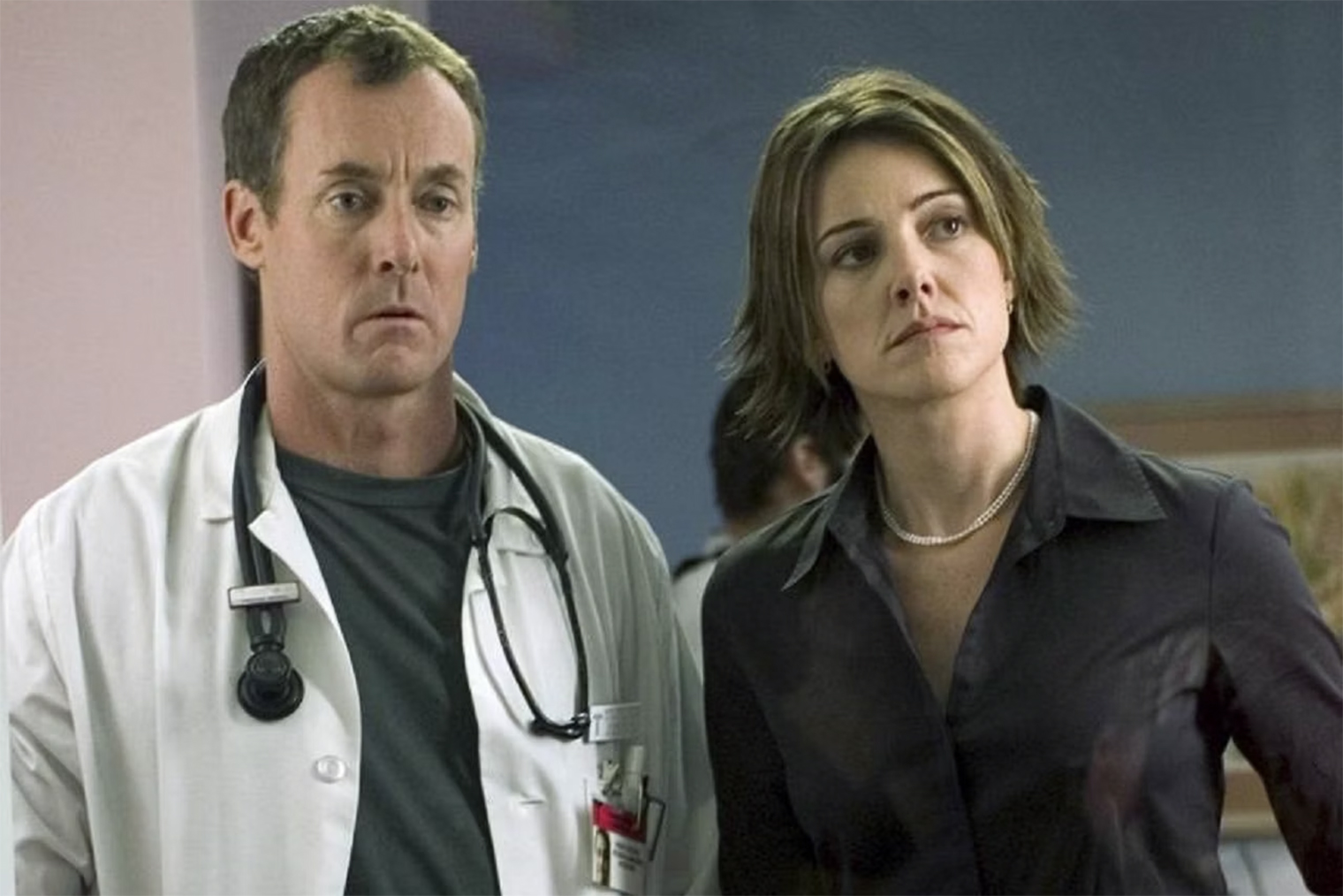 Джордан, с которой Кокс то сходится, то расходится, еще и состоит в совете директоров клиники. © NBC