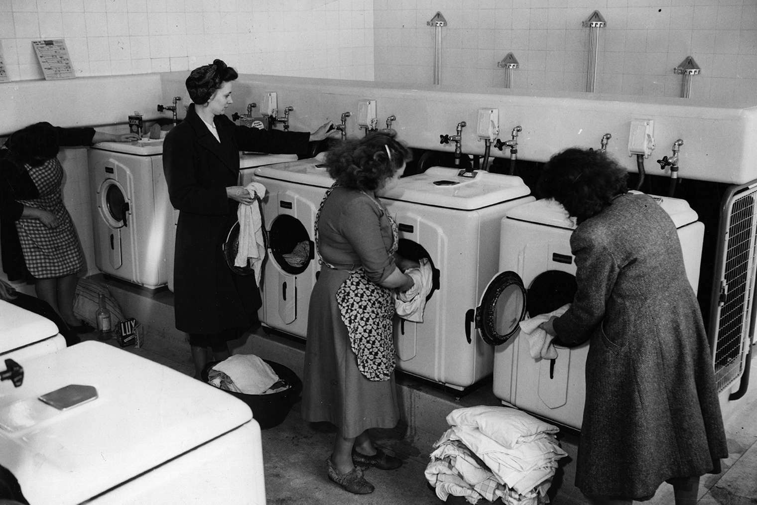 Женщины в прачечной, Англия, 1949 год. Фотография: Keystone Features / Getty Images