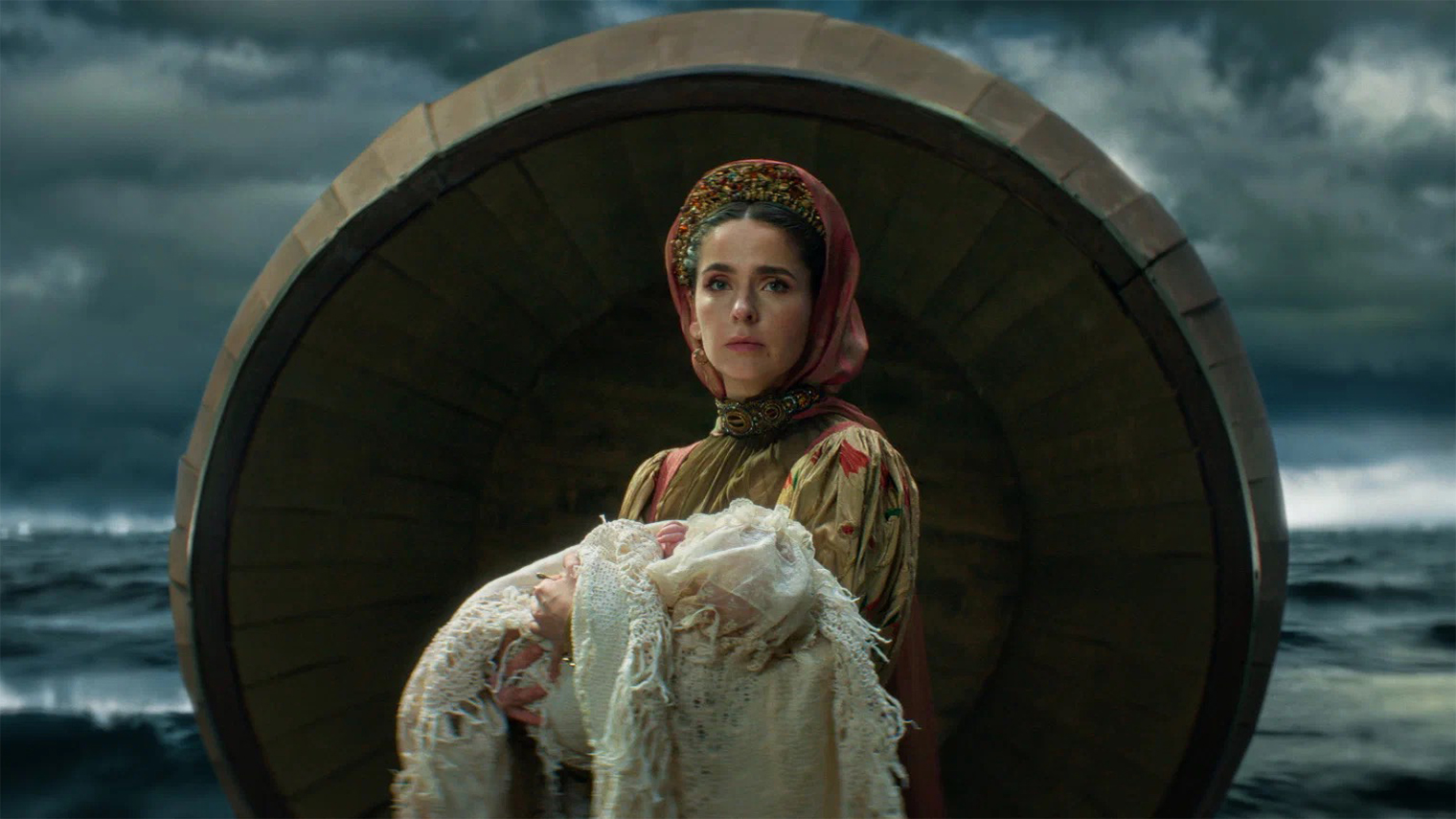 Моряк и Прилучный уже не первый раз играют вместе: ранее они встречались на съемках картин «Жизнь по вызову» и «Простоквашино»