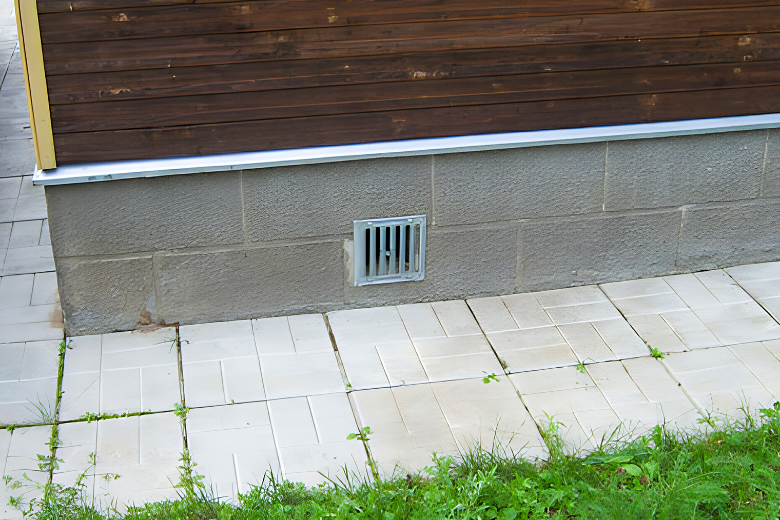 Вот как может выглядеть продух в доме. © calc.ru