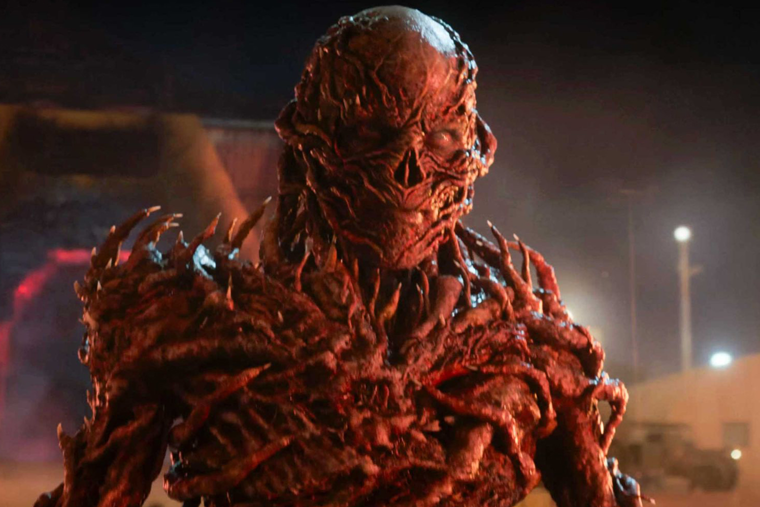 В новом сезоне внешний облик Векны изменился. Это говорит о возросших силах злодея. Кадр: Netflix