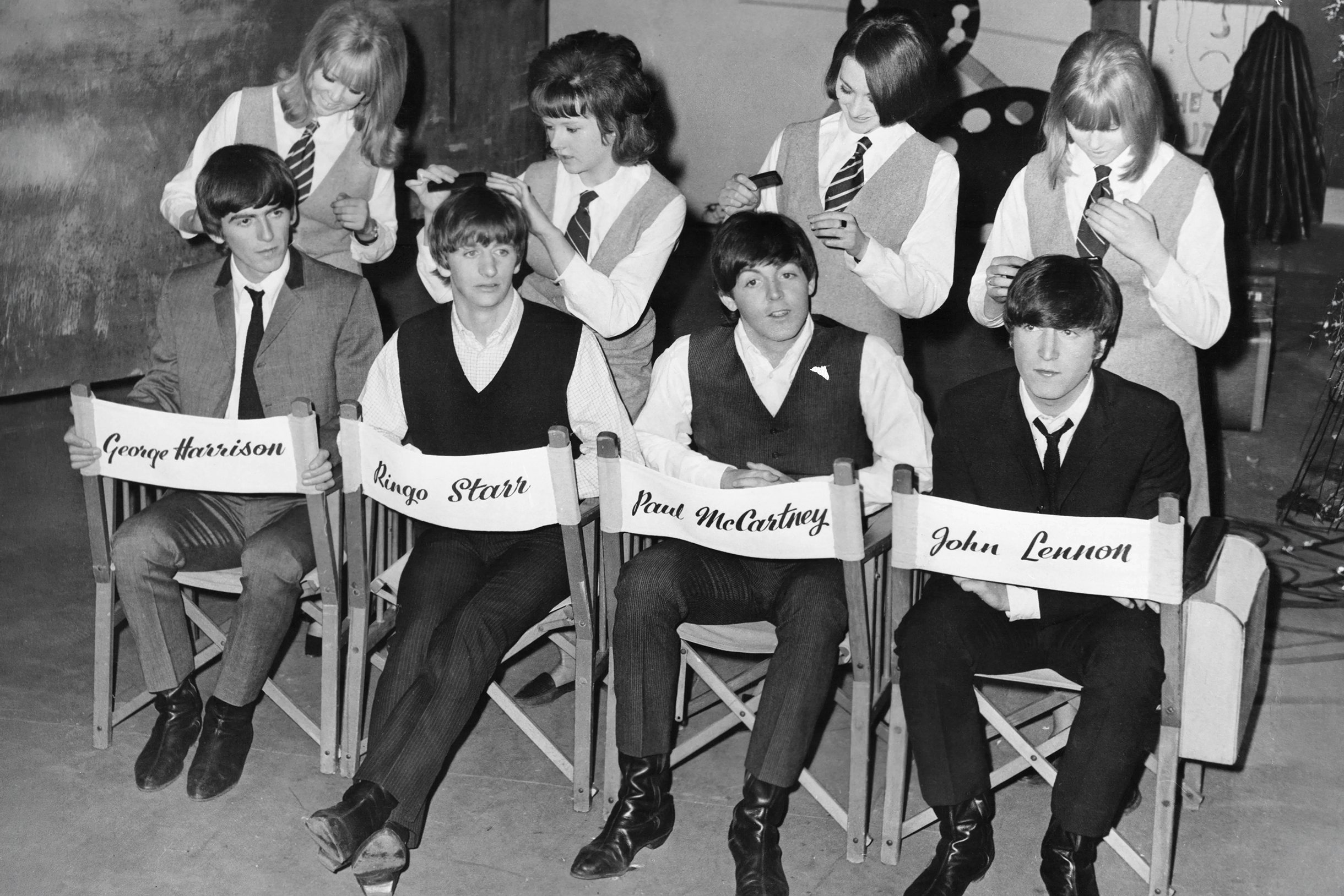 Сами The Beatles тоже появлялись в кино. Чего стоит «Вечер трудного дня» — комедия положений, где все музыканты сыграли главные роли. Или другой известный фильм — «На помощь!». Участникам группы не занимать в чувстве юмора: все эти картины — невероятно ироничные. © Proscenium Films