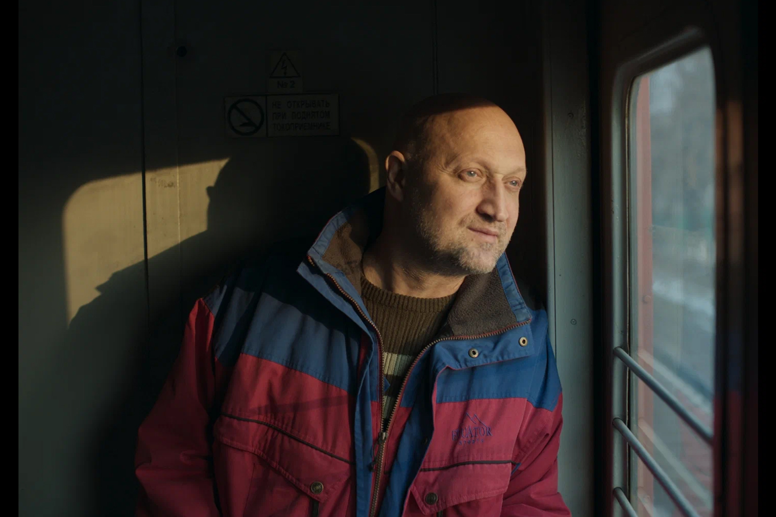 Куценко очень вдохновенно играет российского Теда Лассо, отсидевшего в тюрьме 20 лет