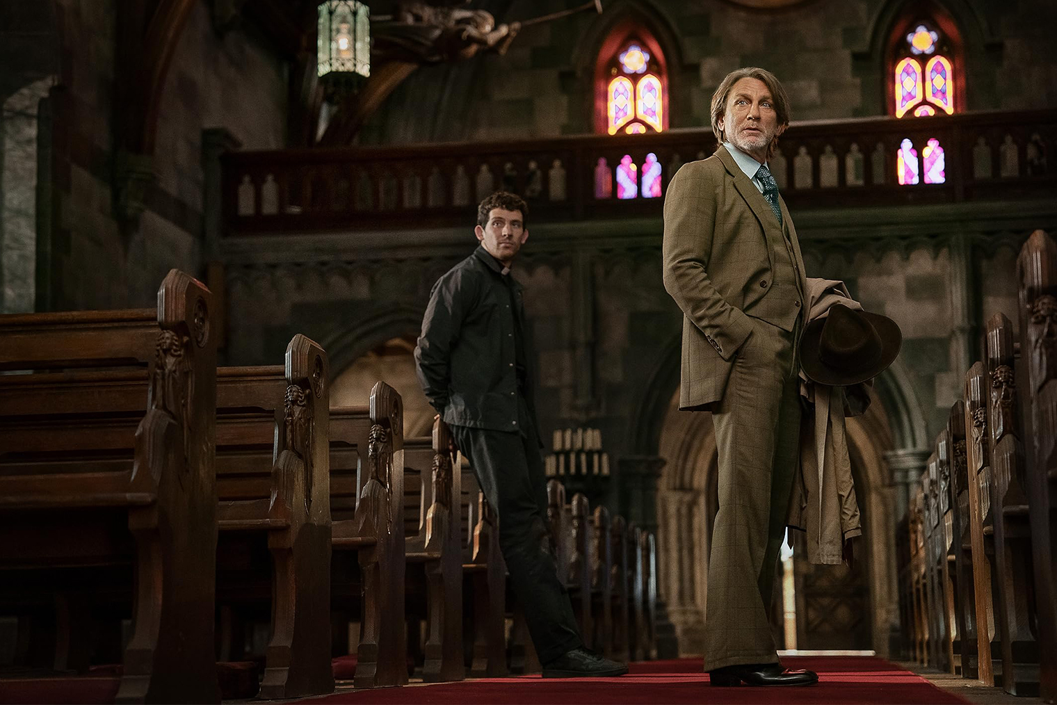 К роли Бенуа Бланка вернулся Дэниэл Крейг — правда, в новой части персонаж заметно изменил стиль