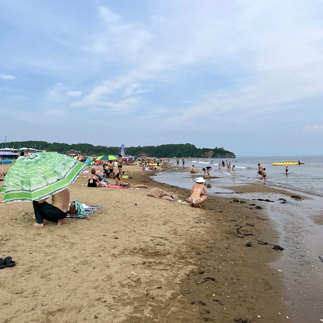 Пляж в Лазурной бухте. Меня он не особо впечатлил
