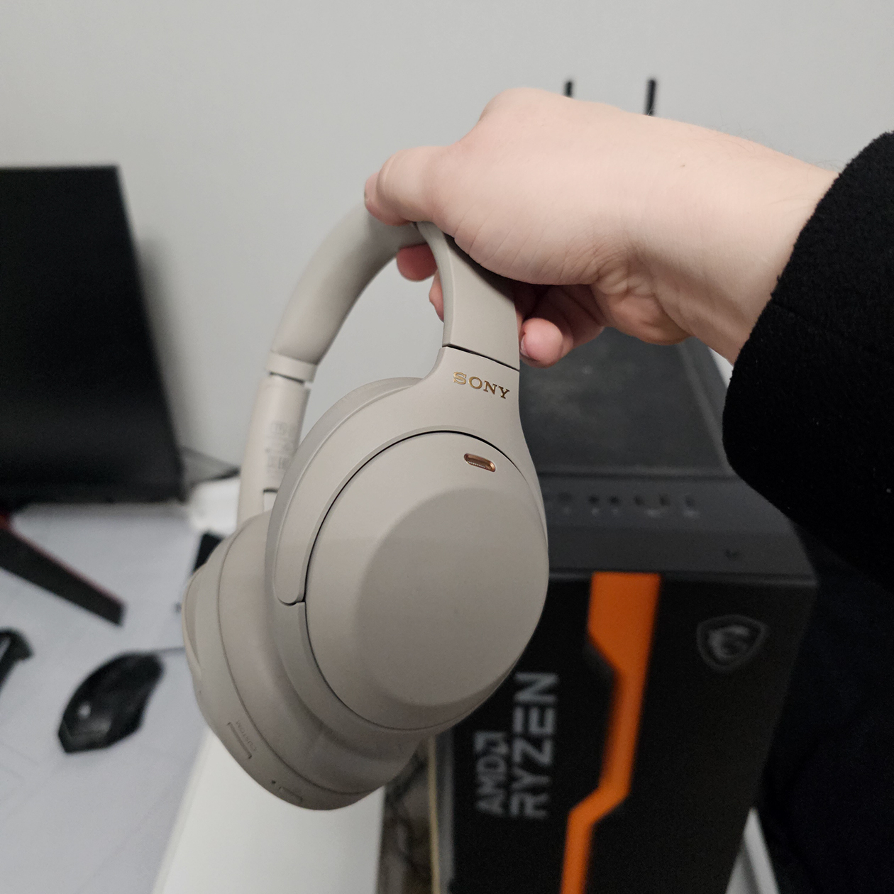 Взял их в феврале за 17 000 ₽. А сейчас их можно найти и дешевле. За такую цену аналогов, что называется, нет