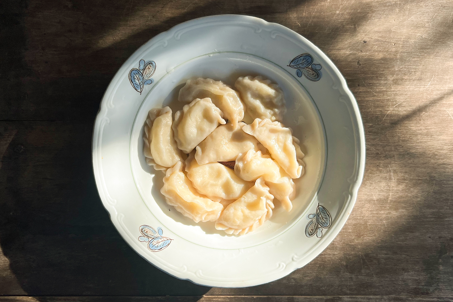 Готовые вареники с картошкой