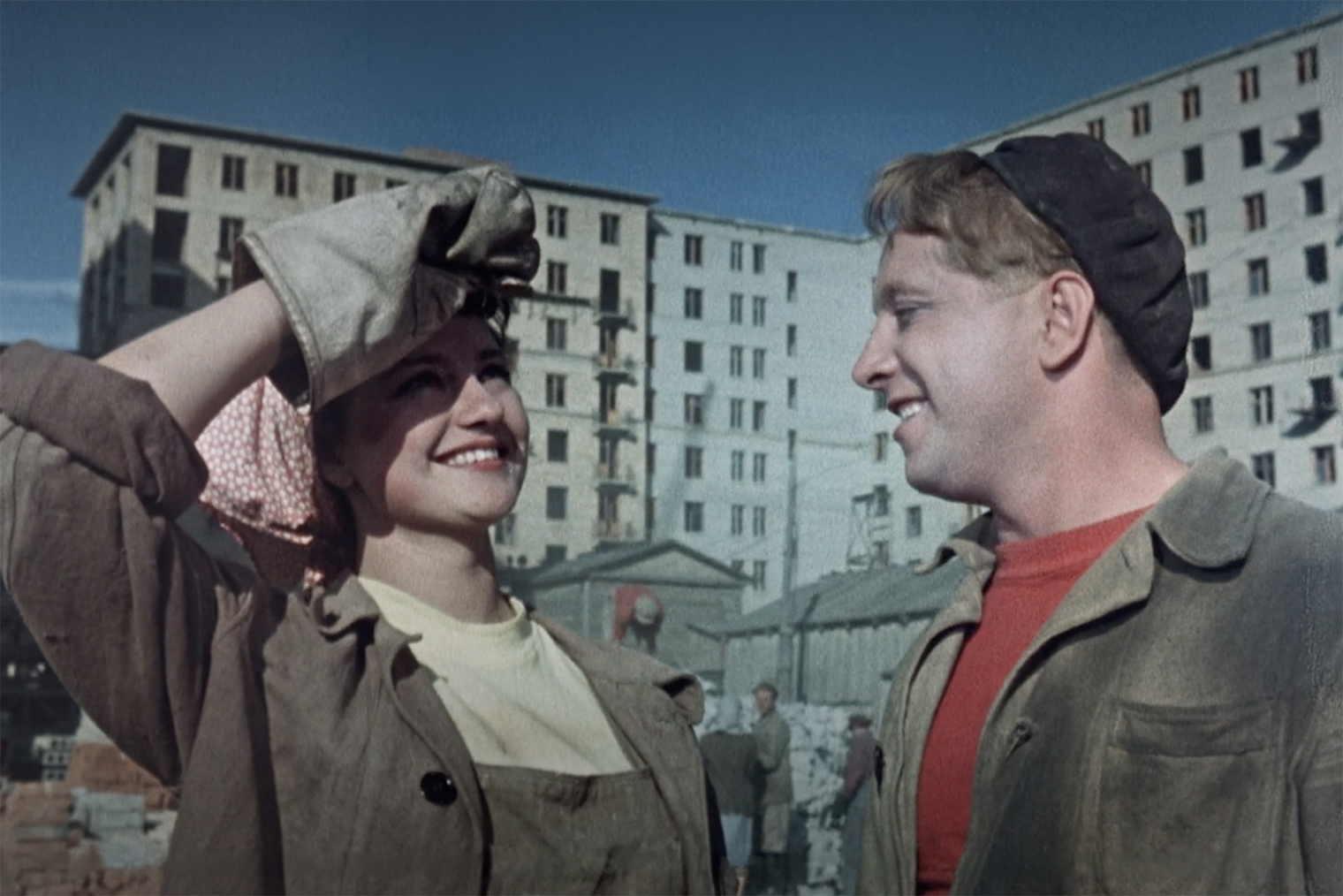 В фильме 1957 года «Девушка без адреса» главный герой работает как раз на стройке моего дома. © Мосфильм
