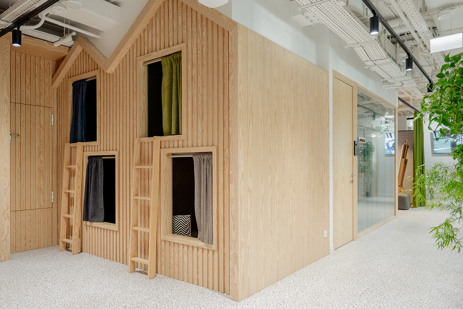 Блоки для сна, или «норы», и изолированные мягкие комнаты в офисе