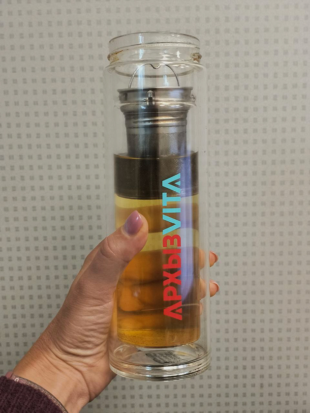 Заварник — трофей от Ш. с одной из гонок. Тоже вещь с памятью