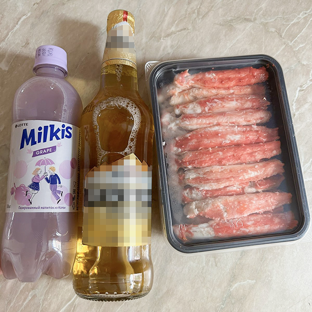 Купили крабов и напитки
