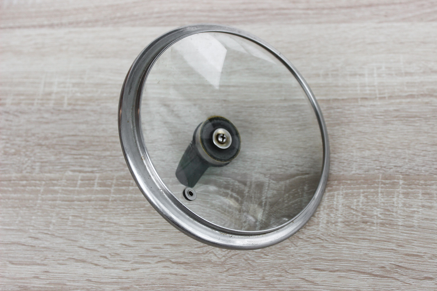 Это обычная крышка без отверстий для слива. © Галина Назарова