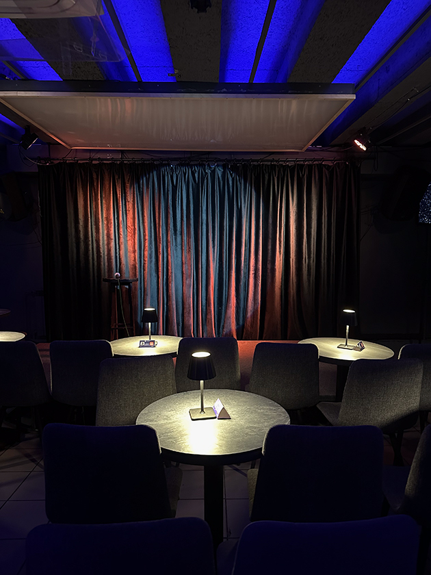 Приехала на стендап в местный клуб «Томедия»