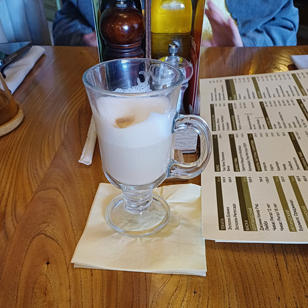 За разговорами пью кофе