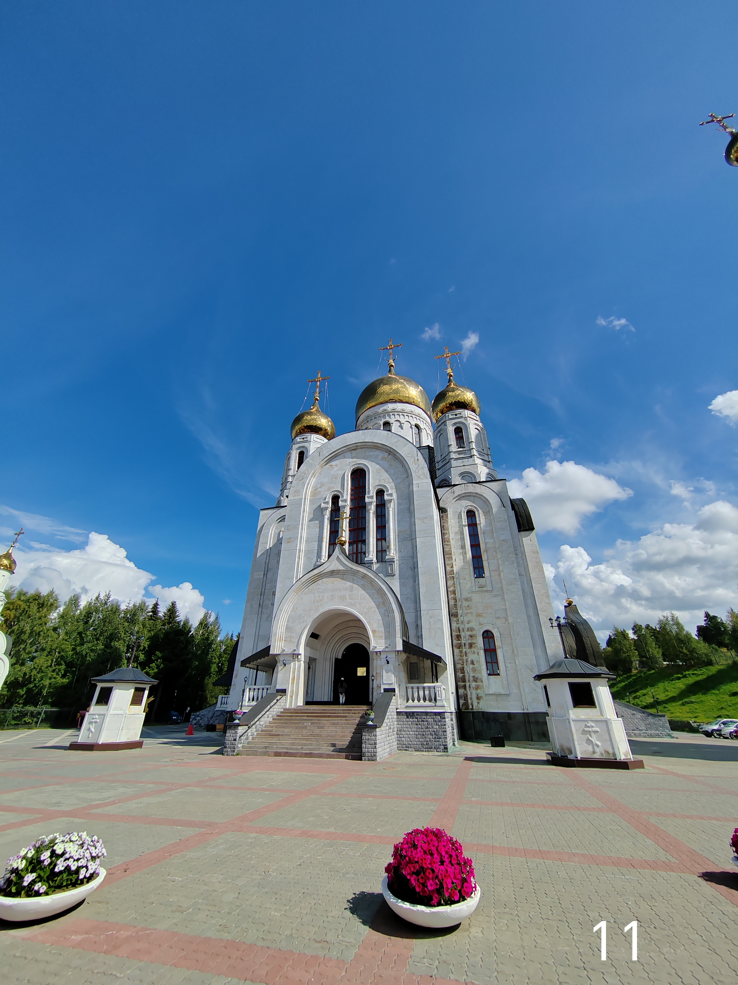 Оттуда уже открывается вид на центр