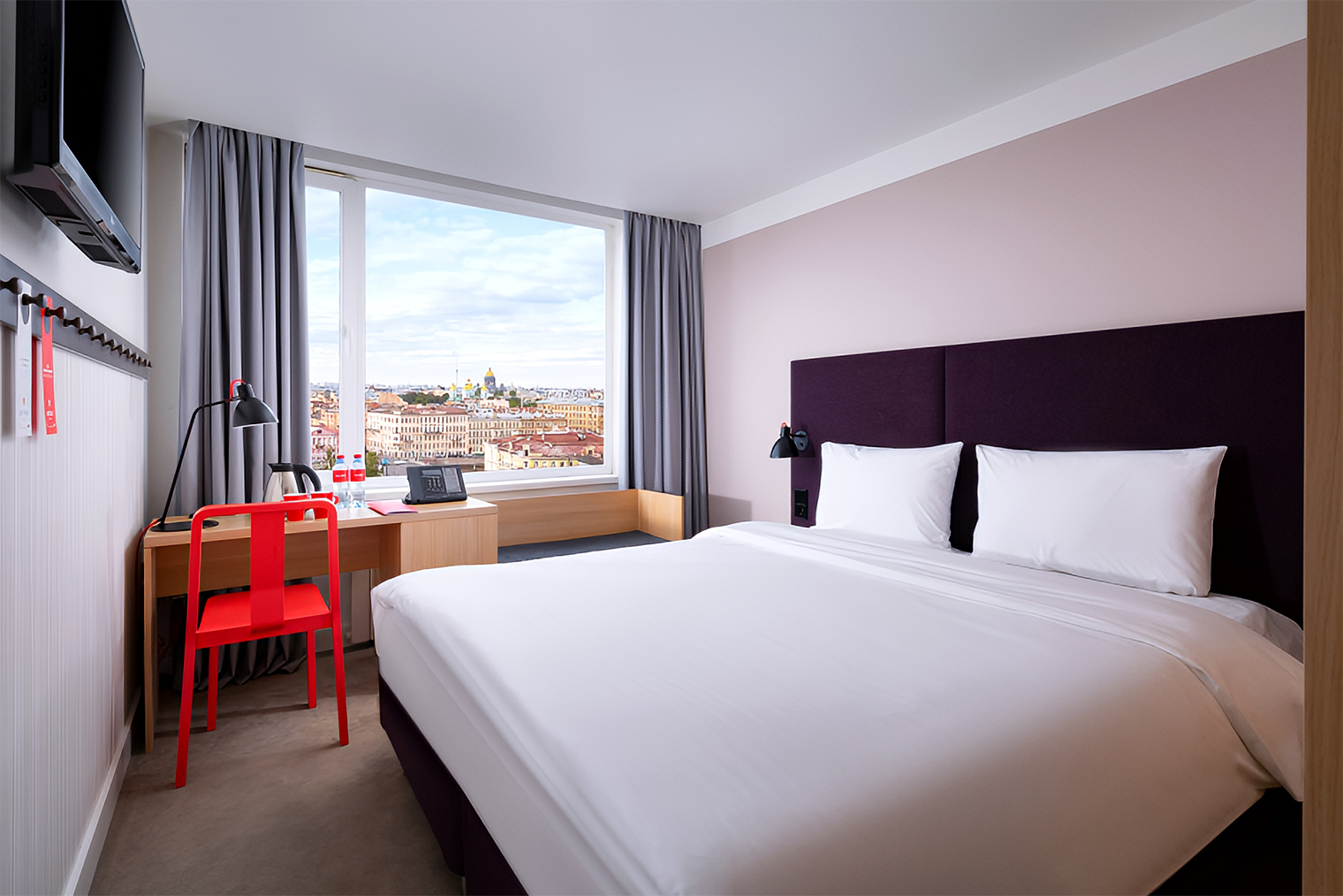 А это в Петербурге. Видно, что номера похожи по стилистике. © azimuthotels.com