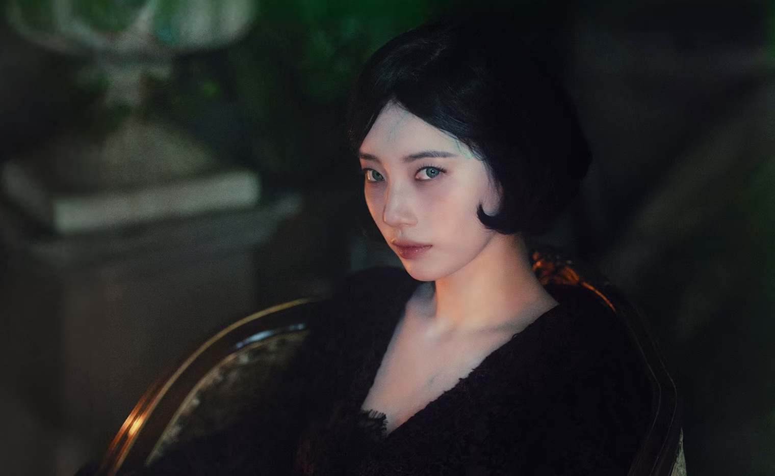 Изначально главные роли в дораме были предложены Хан Со-хи и Рю Джун-ёлю, но из-за скандала, связанного с их отношениями, авторы предпочли сменить каст. © Disney+