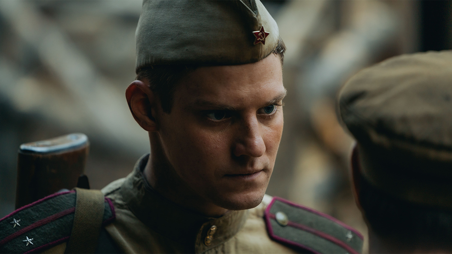 Пока режиссеры не сняли по-настоящему удачных картин. Но все их исторические фильмы и сериалы отличались масштабом и эффектной постановкой. Так что «Август» будет как минимум выглядеть красиво. Кадр: «Первый канал»