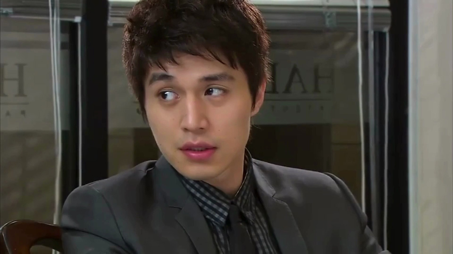 За роль в этой дораме Дон-ук получил номинацию в качестве лучшего актера в мини-сериале на премии KBS Drama Awards. © KBS2